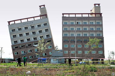 韩国“楼歪歪”在拆除过程中意外倒塌，现场高清组图记录惊险瞬间